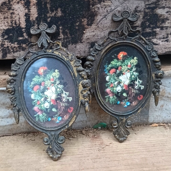 Vintage Other - VTG (2) Brass Oval Wall Decor